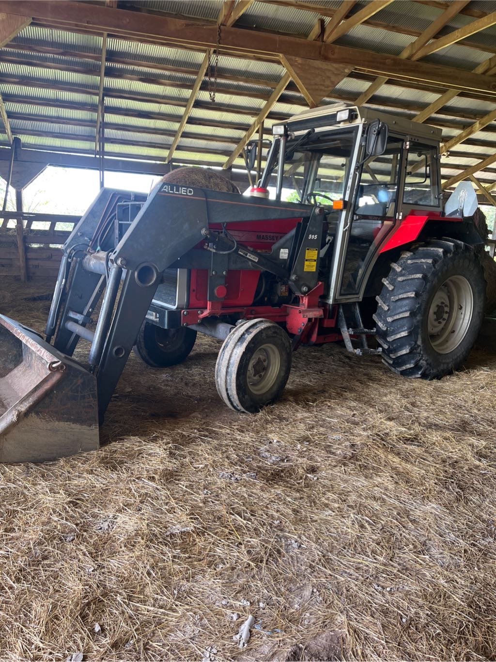 1997 Massey Ferguson 383 Tractor Utility