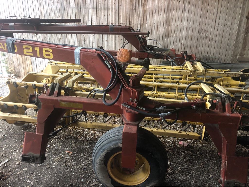 2010 NH 216 Rake