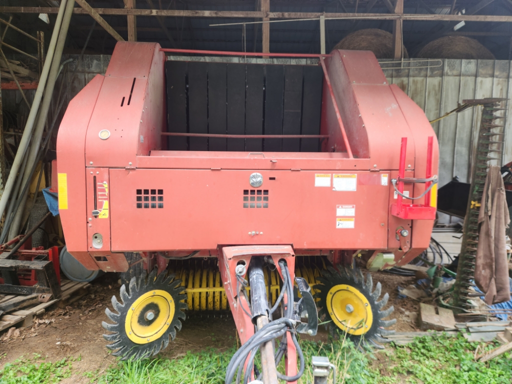 2007 New Holland BR7090 Baler