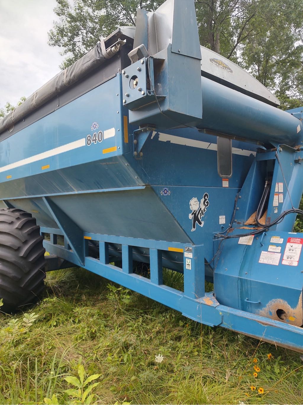 2001 Kinze 840 Grain Cart