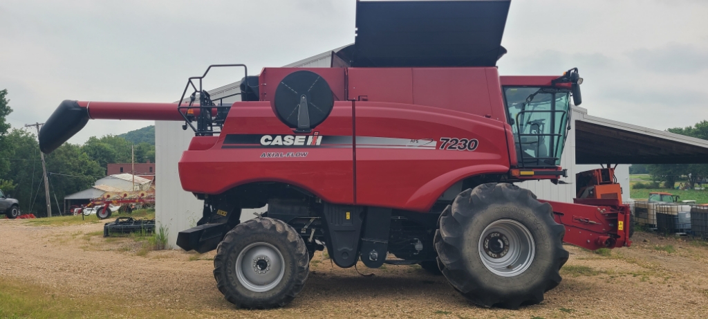 2012 Case IH 7230 Combine Combine