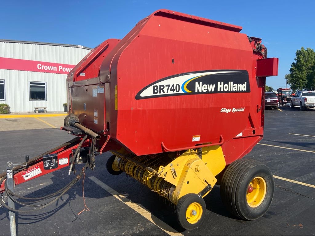 0000 New Holland BR740 Baler