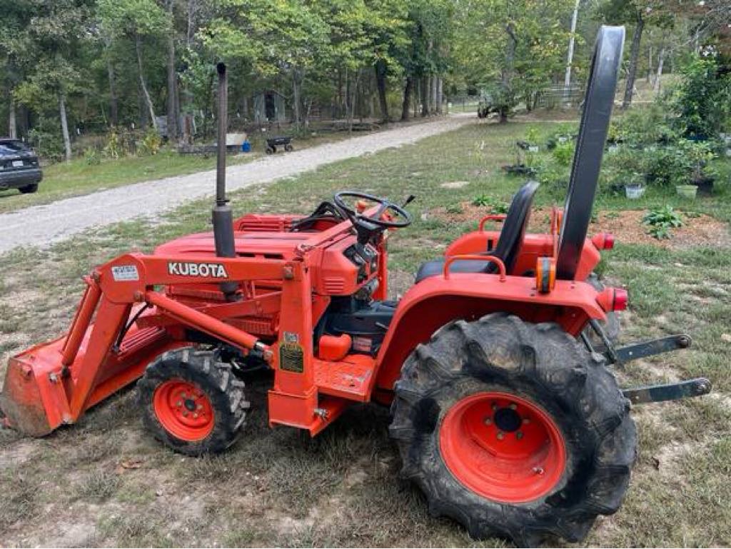 0000 Kubota B8200 Tractor Compact