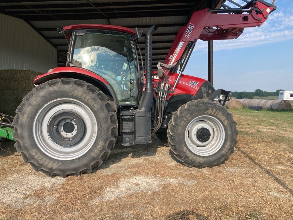 2016 Case IH Maxxum 125 T4B Tractor Row Crop