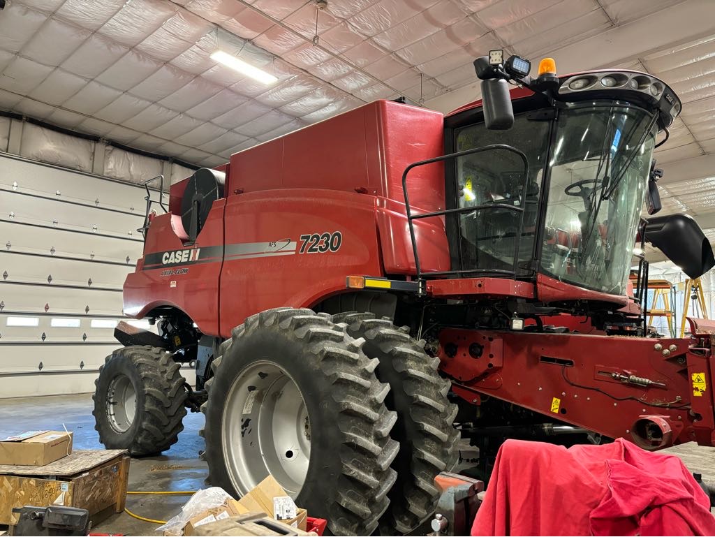 2014 cih 7230 Combine